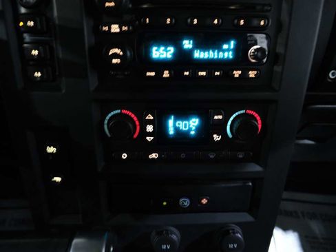 Used 2005 HUMMER H2 w/ Preferred Equipment Group image 27
