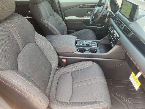 New 2026 Honda Pilot Sport image 13
