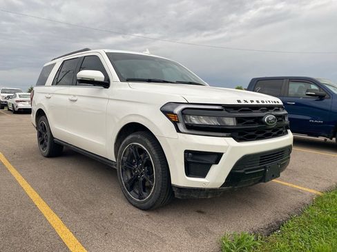 Used 2024 Ford Expedition Limited AWD/4WD image 4