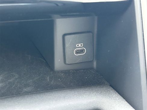 Used 2025 Land Rover Discovery S image 36