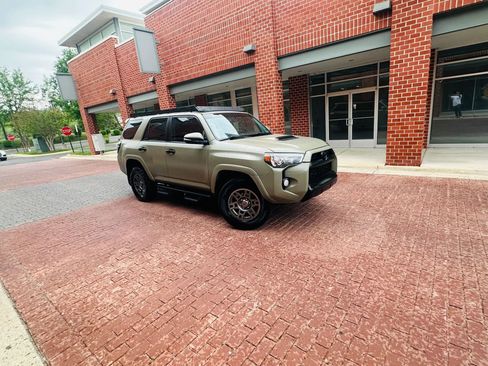 Used 2019 Toyota 4Runner TRD Off-Road Premium AWD/4WD image 1
