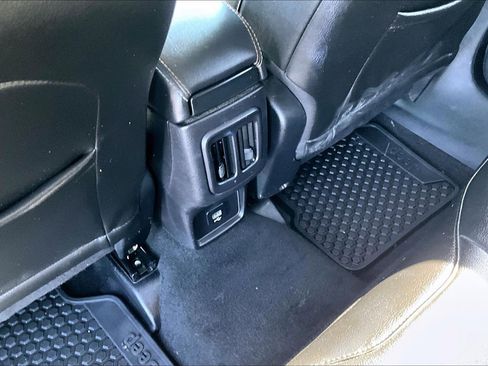 Used 2018 Jeep Compass Latitude w/ Cold Weather Group AWD/4WD image 10