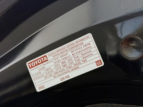 Used 2021 Toyota Highlander L image 17