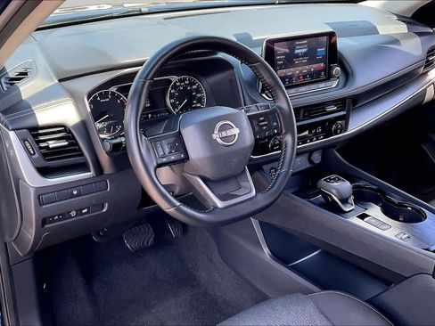 Used 2025 Nissan Rogue SV FWD image 16