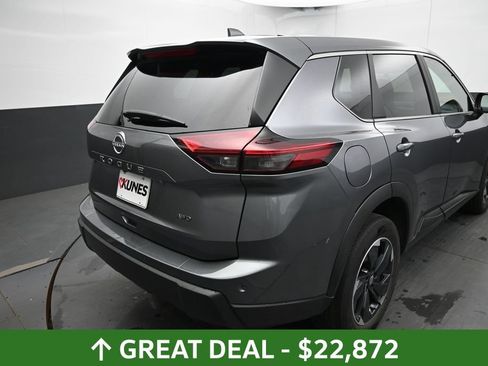 Used 2025 Nissan Rogue SV AWD/4WD image 15