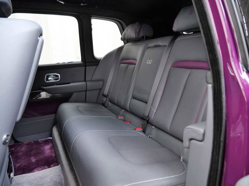 Used 2022 Rolls-Royce Cullinan Black Badge w/ Dark Exterior Package image 21