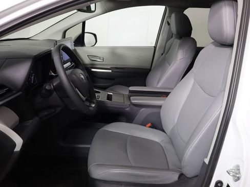 Used 2024 Toyota Sienna XLE AWD/4WD image 14