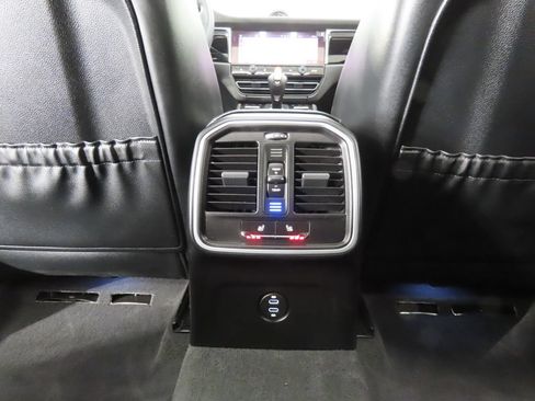 Certified 2026 Porsche Macan AWD/4WD image 32