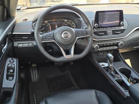 Used 2022 Nissan Altima 2.5 SR FWD image 11