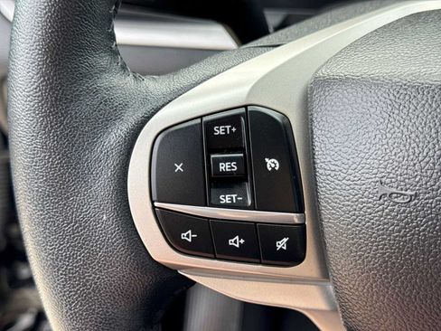 Used 2023 Ford Explorer XLT AWD/4WD image 24