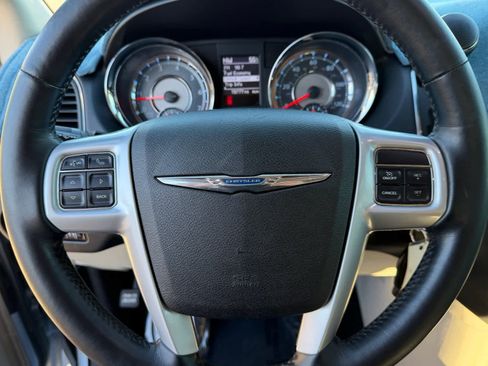 Used 2013 Chrysler Town & Country Touring-L w/ Driver Convenience Group image 28