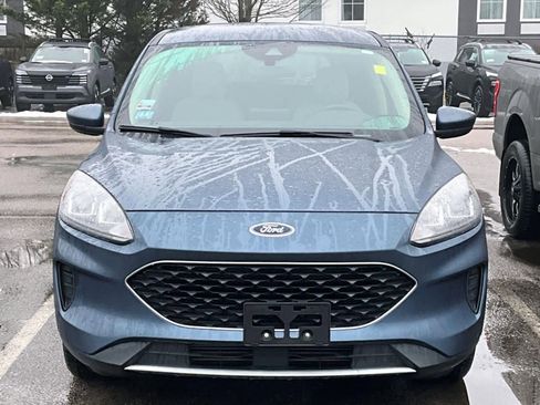 Used 2020 Ford Escape SE image 2