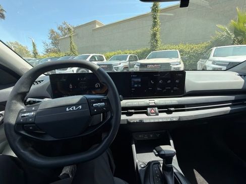 Used 2025 Kia K4 FWD image 11