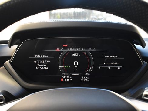 Used 2022 Audi e-tron GT Premium Plus w/ Performance Package image 32