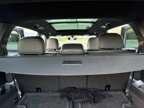 Used 2019 Volkswagen Tiguan SEL Premium R-Line FWD image 11