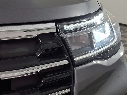 Used 2025 Ford Explorer Active w/ Active Comfort Package AWD/4WD image 12