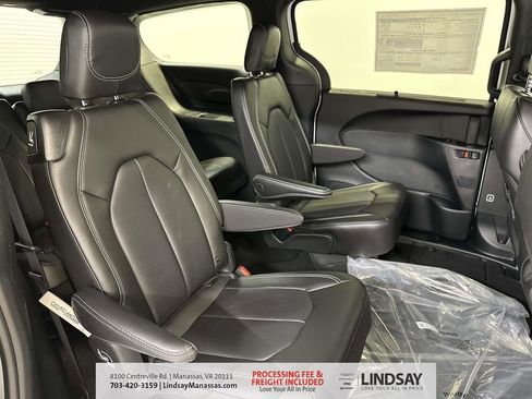 New 2026 Chrysler Pacifica Select w/ S Appearance Package image 15
