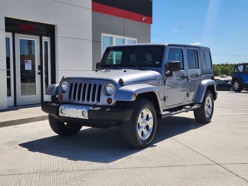Used 2013 Jeep Wrangler Unlimited Sahara w/ Dual Top Group AWD/4WD image 2