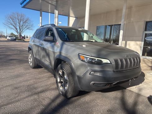 Used 2019 Jeep Cherokee Trailhawk w/ Comfort/Convenience Group image 1