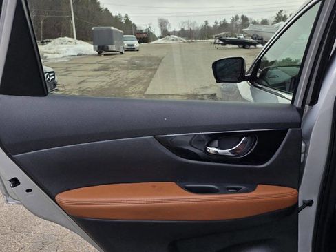 Used 2017 Nissan Rogue SL w/ SL Premium Package image 14