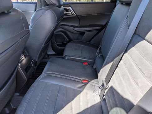 Used 2022 Mitsubishi Outlander SE image 17