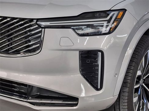 Used 2025 Volvo XC90 B5 Plus image 12