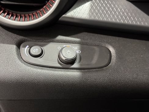 Used 2024 Chevrolet Trax RS w/ Driver Confidence Package image 28