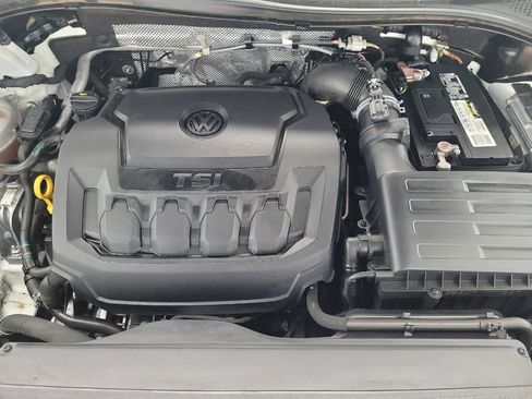 Used 2021 Volkswagen Tiguan SE w/ Panoramic Sunroof Package image 30