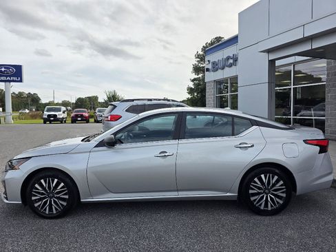 Used 2024 Nissan Altima 2.5 SV image 9