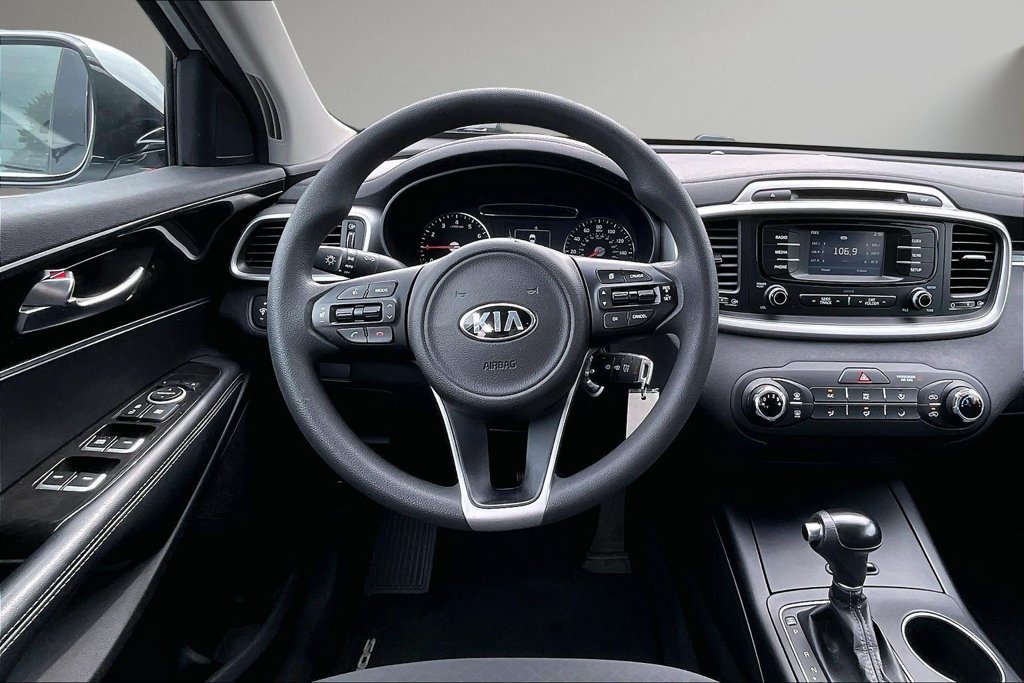 Used 2017 Kia Sorento AWD image 9