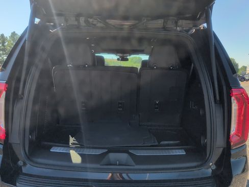 Used 2023 GMC Yukon AT4 w/ AT4 Premium Package AWD/4WD image 13