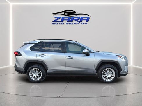 Used 2021 Toyota RAV4 XLE AWD/4WD image 8