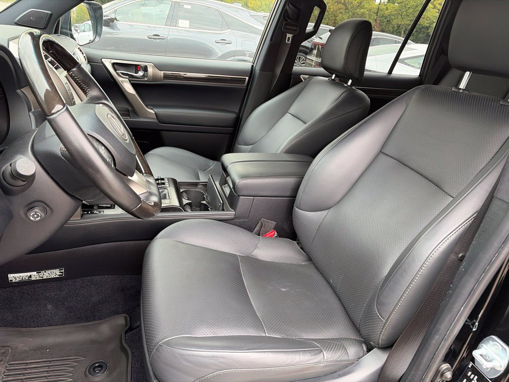 Used 2021 Lexus GX 460 Luxury w/ Accessory Package AWD/4WD image 4