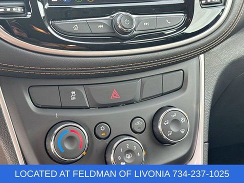 Used 2022 Chevrolet Trax LT w/ LT Convenience Package image 17