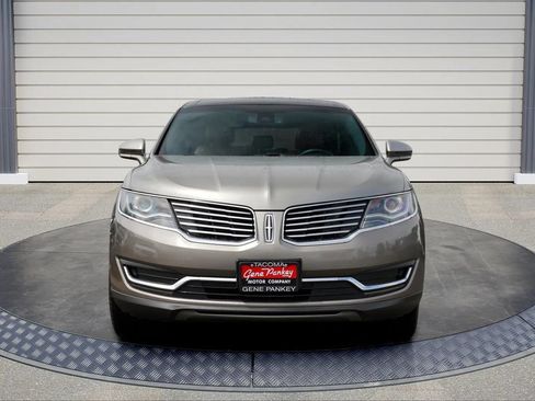 Used 2017 Lincoln MKX Reserve w/ Driver Assistance Package AWD/4WD image 2