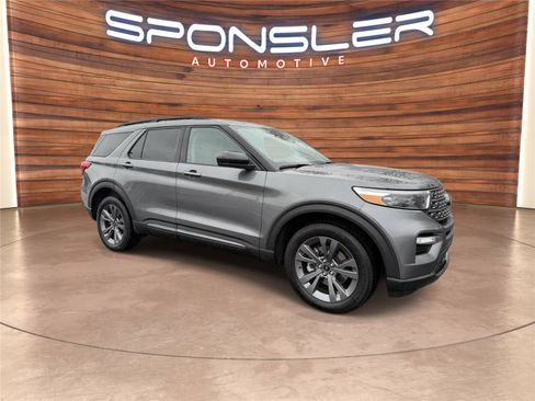 Used 2023 Ford Explorer XLT w/ Equipment Group 202A image 8