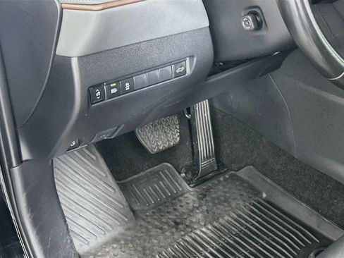 Used 2022 Toyota Venza XLE AWD/4WD image 17