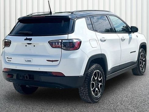 Used 2025 Jeep Compass Trailhawk w/ Trailhawk Convenience Group AWD/4WD image 10