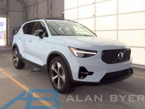 Used 2026 Volvo XC40 B5 Plus AWD/4WD image 1