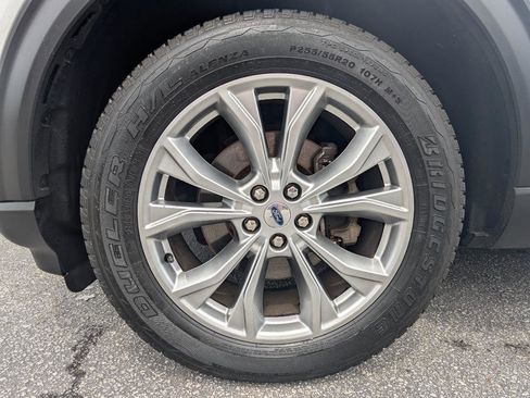 Used 2020 Ford Explorer XLT w/ Equipment Group 202A AWD/4WD image 11