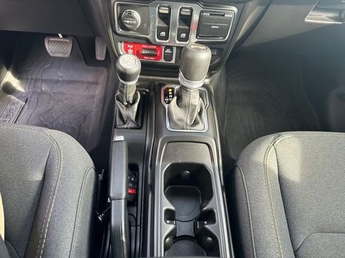 Used 2025 Jeep Wrangler Sport image 17