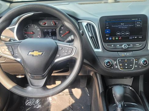 Used 2023 Chevrolet Malibu LT FWD image 30