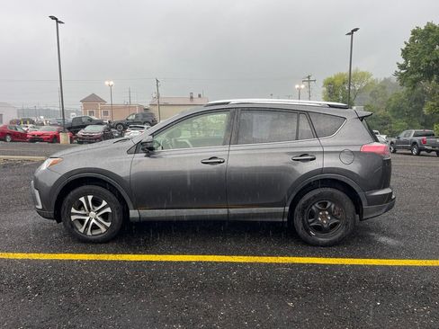 Used 2016 Toyota RAV4 LE AWD/4WD image 2