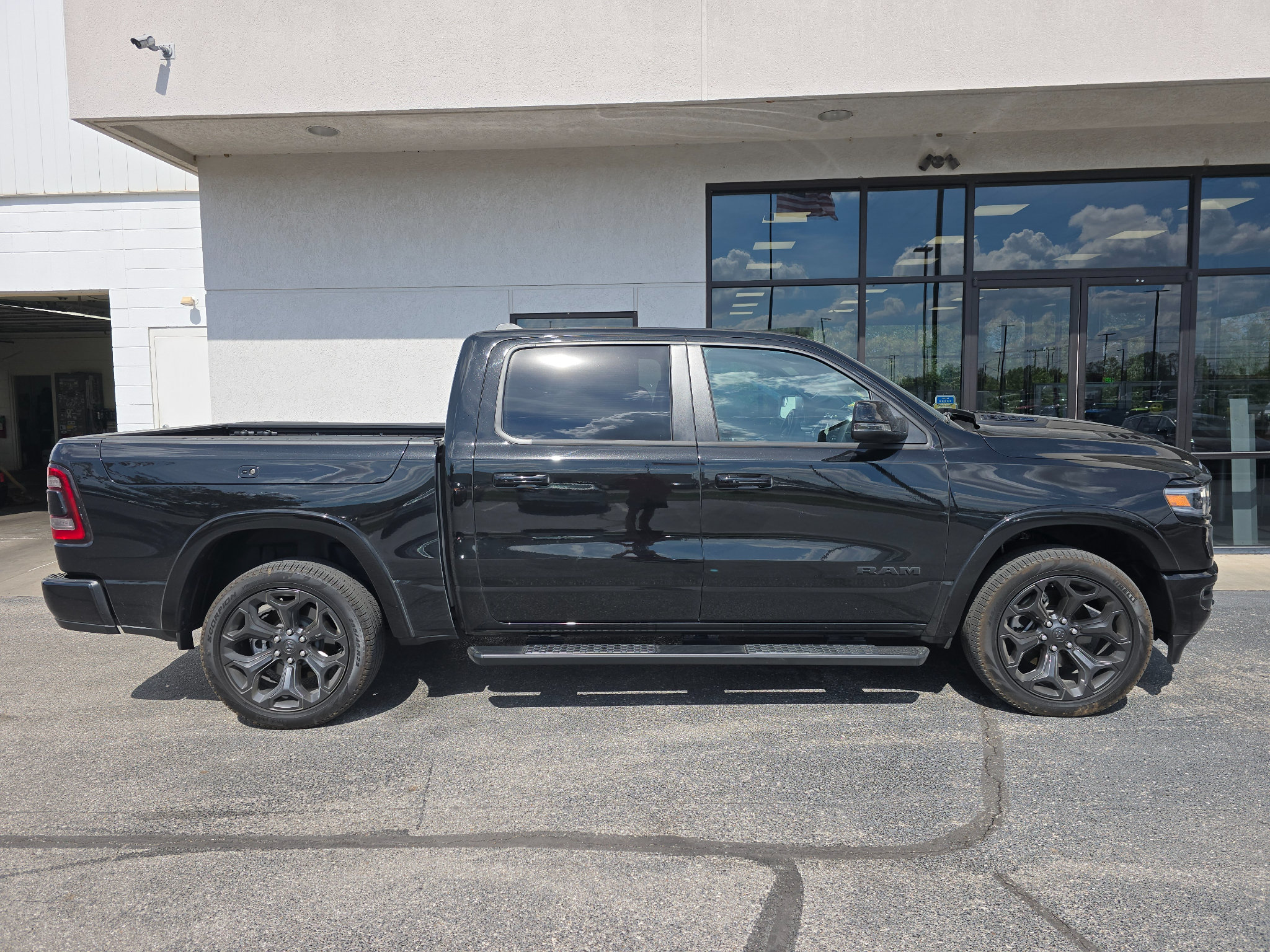 Used 2023 RAM 1500 Limited w/ Night Edition AWD/4WD image 2