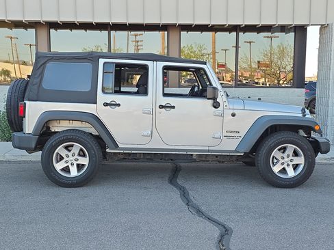 Used 2012 Jeep Wrangler Unlimited Sport image 9