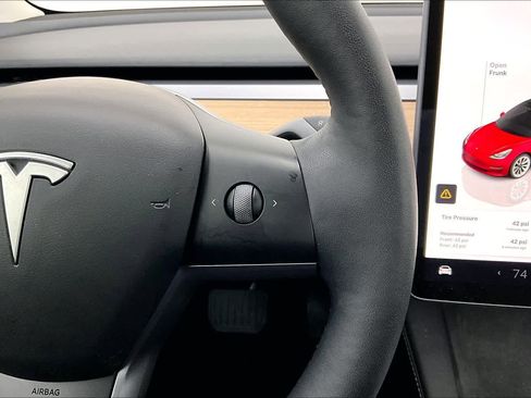 Used 2023 Tesla Model 3 Standard Range image 22