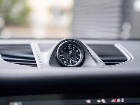Certified 2026 Porsche Macan AWD/4WD image 12