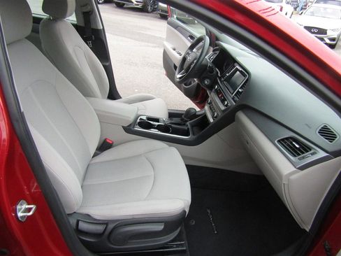 Used 2018 Hyundai Sonata SE FWD image 17
