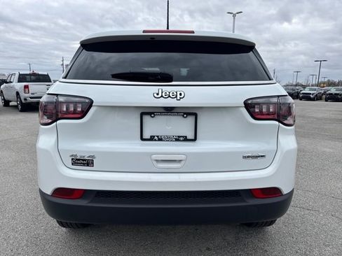 Used 2023 Jeep Compass Latitude w/ Sun and Sound Group image 5