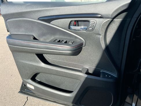Used 2020 Honda Pilot Black Edition image 30